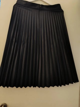 Falda plisada negra