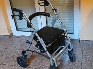 Andador para personas con movilidad reducida