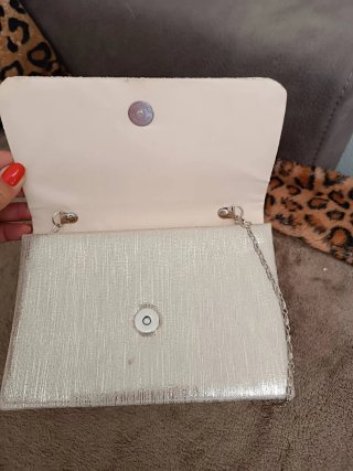Pochette dorata con catenina