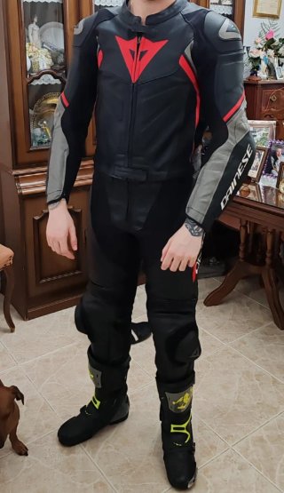 Mono Dainese Negro/Rojo Talla [50]