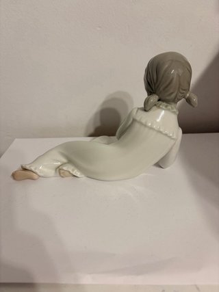 Figura NAO Lladró Niña Rezando 0298