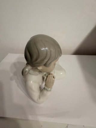 Figura NAO Lladró Niña Rezando 0298