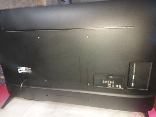 Smart TV LG 50" UHD 4K.con Tara