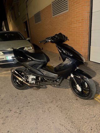 Yamaha Aerox Negra