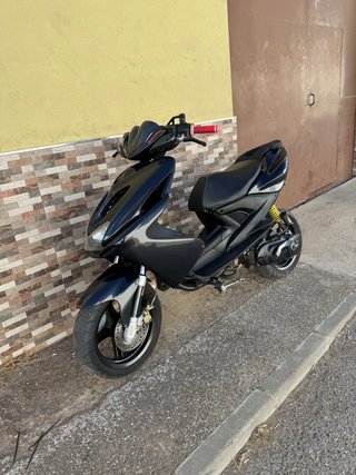 Yamaha Aerox Negra