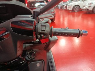 Peugeot Metropolis 400