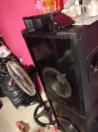 Dos altavoces negras