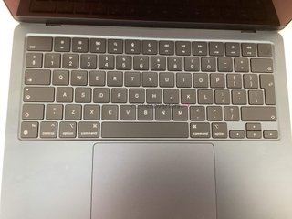 portatil apple apple macbook air m3 8-core 4.0 13 (8gpu) (2024) (a3113)