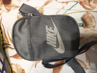 Bolso bandolera Nike Heritage gris
