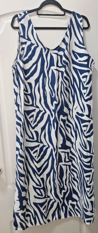 Vestido estampado cebra azul y blanco..