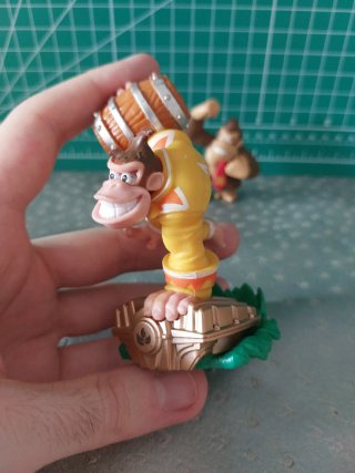 Due statuette di Donkey Kong, Nintendo