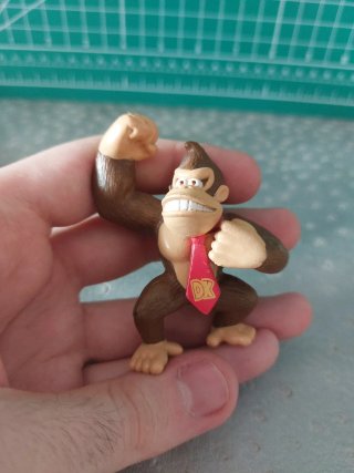 Due statuette di Donkey Kong, Nintendo