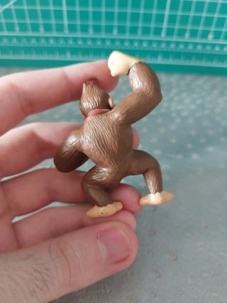 Due statuette di Donkey Kong, Nintendo