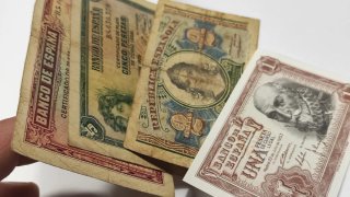 Lote 11  Billetes de 100, 50, 25, 10, 5, 2 y 1 Pts