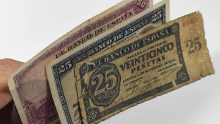 Lote 11  Billetes de 100, 50, 25, 10, 5, 2 y 1 Pts