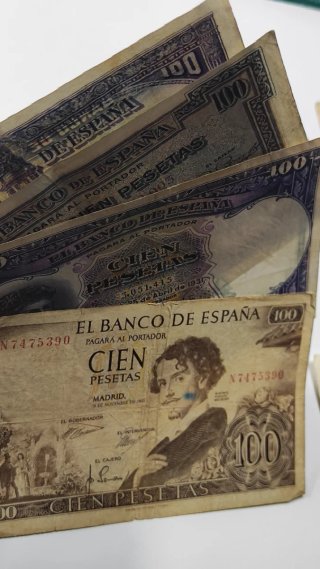 Lote 11  Billetes de 100, 50, 25, 10, 5, 2 y 1 Pts