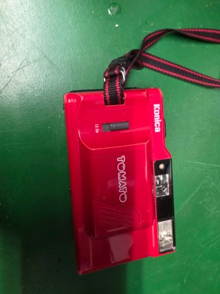 Cámara compacta roja y negra