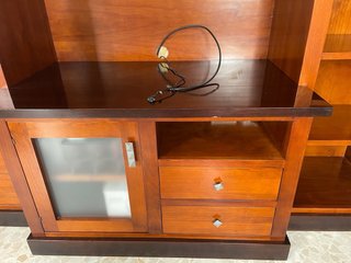 Mueble y mesas extensible con 4 sillas