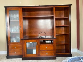 Mueble y mesas extensible con 4 sillas