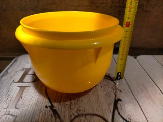 Tupperware Ciotola Gialla con Coperchio Bianco