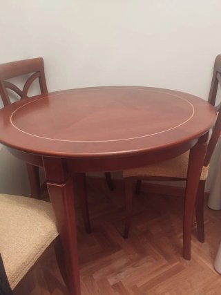 Mesa redonda y 4 sillas Forniture