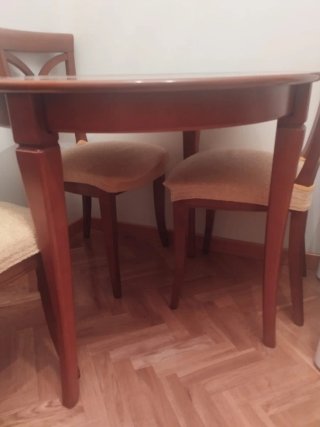 Mesa redonda y 4 sillas Forniture