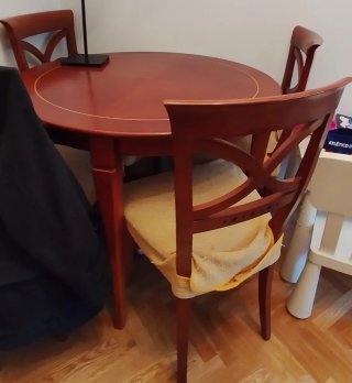 Mesa redonda y 4 sillas Forniture
