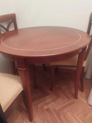 Mesa redonda y 4 sillas Forniture