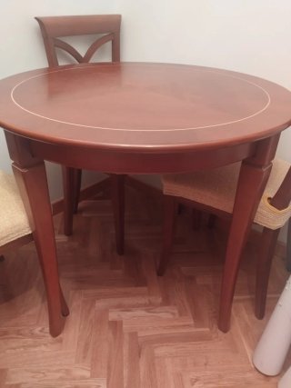 Mesa redonda y 4 sillas Forniture