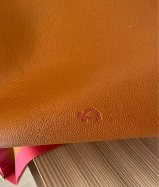 Borsa Carpisa marrone con tracolla rosa