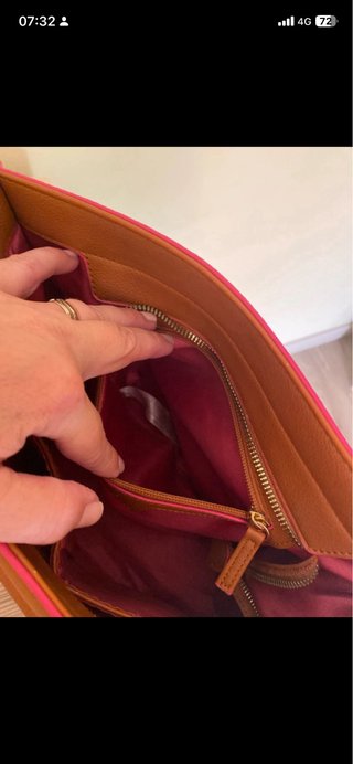 Borsa Carpisa marrone con tracolla rosa