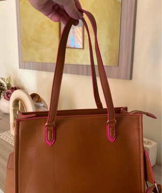 Borsa Carpisa marrone con tracolla rosa