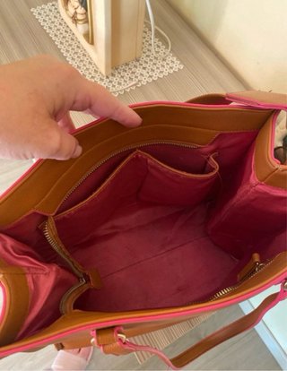 Borsa Carpisa marrone con tracolla rosa