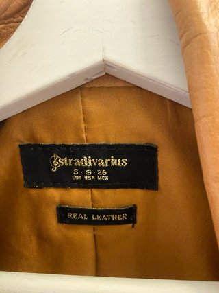 Chaqueta de piel marrón