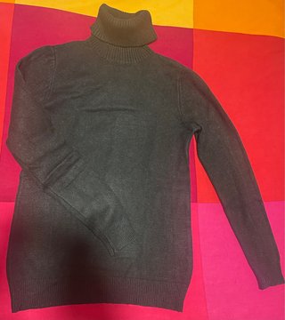 Jersey cuello alto negro