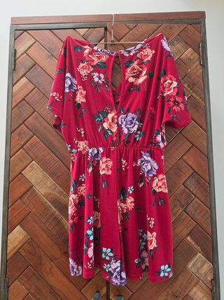 Mono corto floral rojo