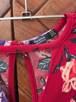 Mono corto floral rojo