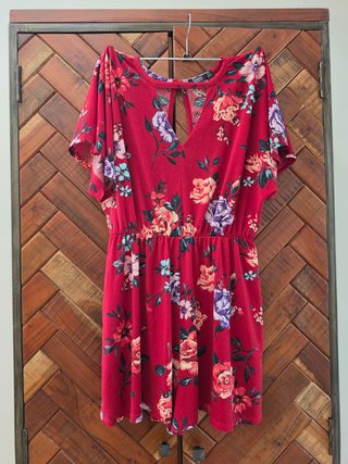 Mono corto floral rojo