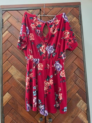 Mono corto floral rojo