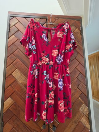 Mono corto floral rojo