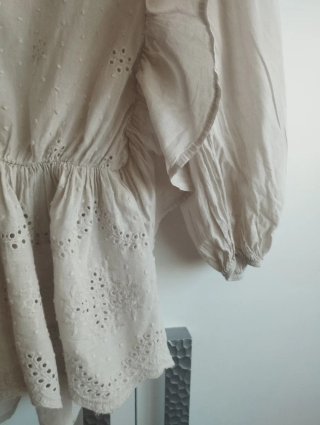 Blusa Costes volantes muy favorecedora