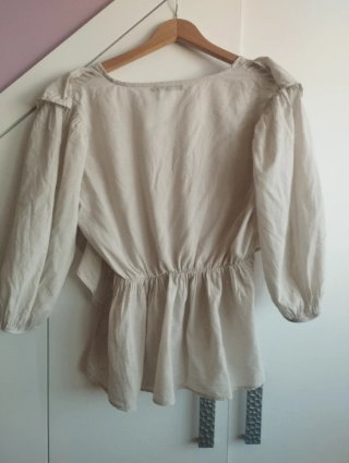 Blusa Costes volantes muy favorecedora