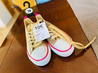 Zapatos tennis dorados talla 39