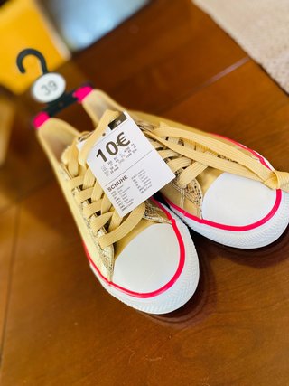 Zapatos tennis dorados talla 39