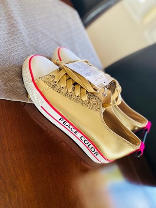 Zapatos tennis dorados talla 39