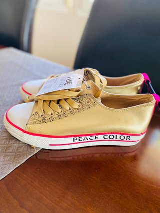 Zapatos tennis dorados talla 39