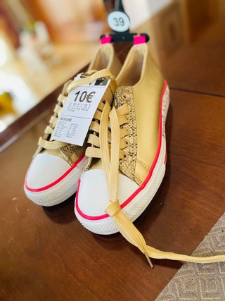 Zapatos tennis dorados talla 39