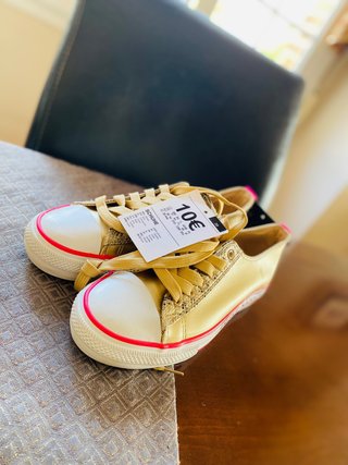 Zapatos tennis dorados talla 39