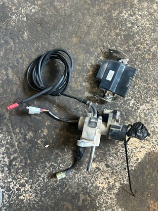Juego Cerradura y Centralita Yamaha Xmax 250