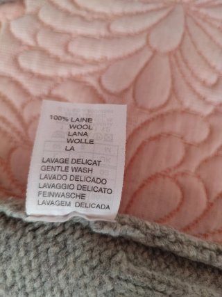 Jersei de lana gris.